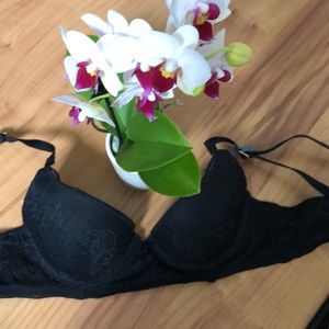 30A aerie black lace Day To Play Plunge bra